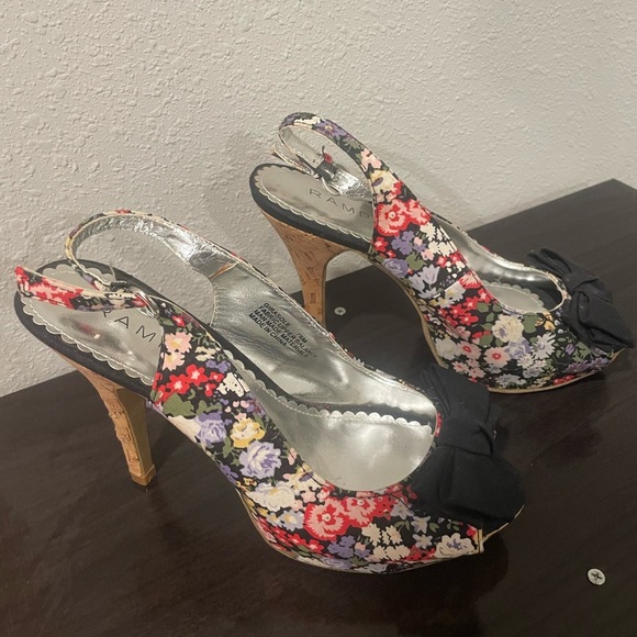 Rampage Black and Red Stiletto Heels - Picture 3 of 3